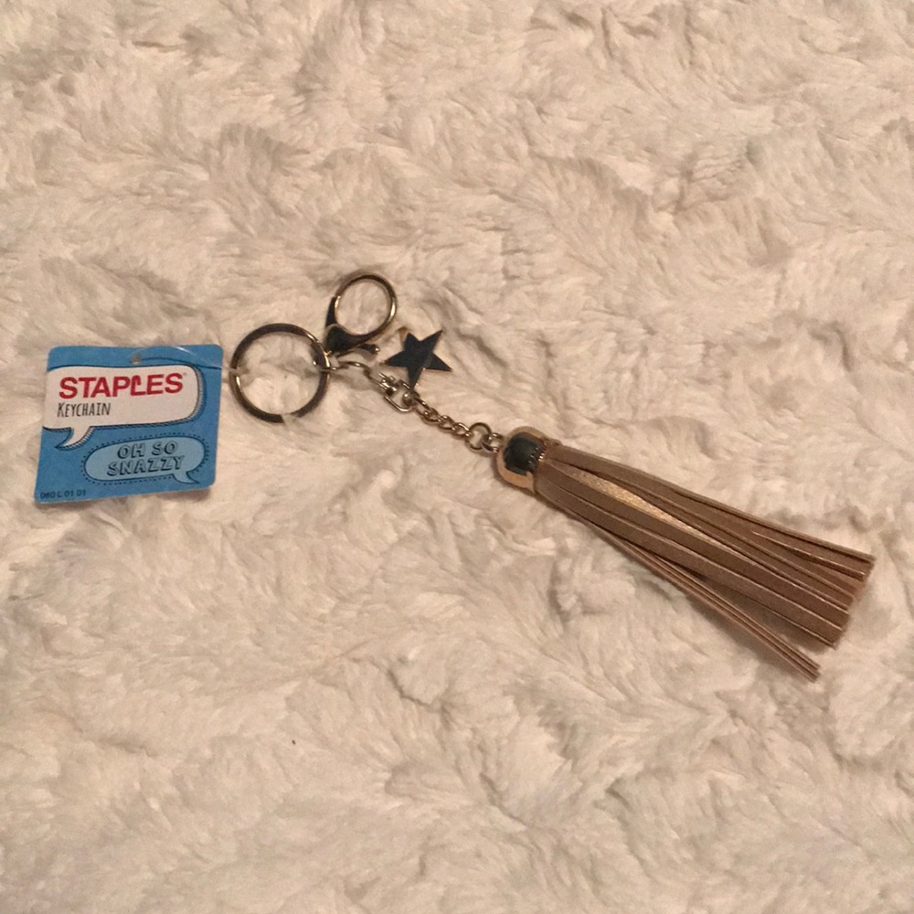 Staples brand gold tassel keychain w/ star accent